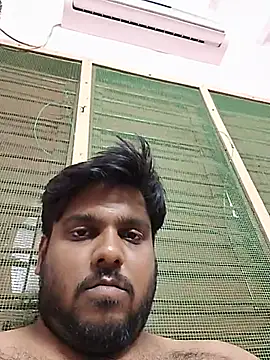 Cutehornyyboiy webcam