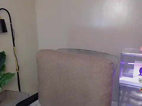 AlodiaOfCums webcam