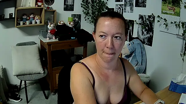 AnyaKrey@xh live cam on StripChat