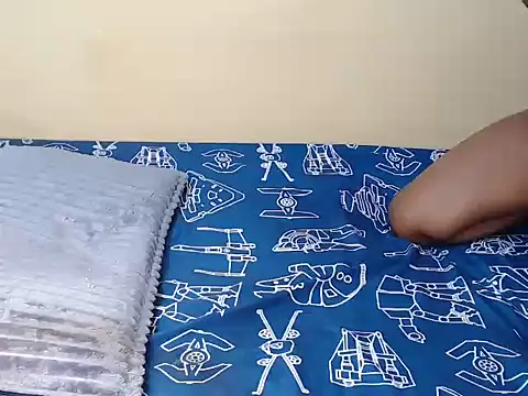kinky_nymo live cam on StripChat