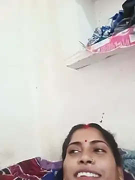 Poojaxx56 live cam on StripChat