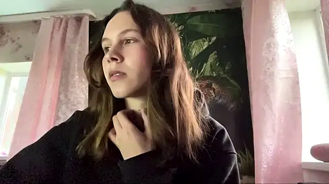 EllynDincher live cam on StripChat