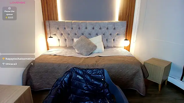VictoriaLuxee_ webcam