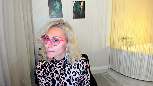MuseOfStage live cam on StripChat