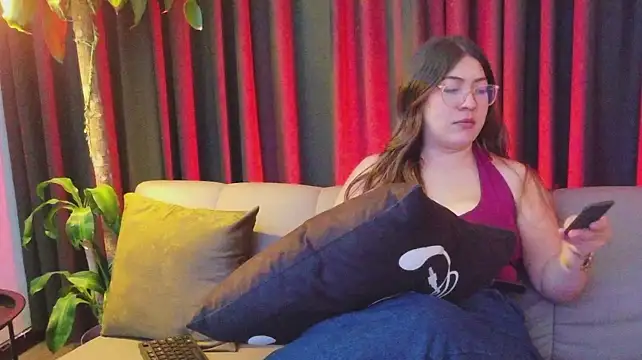 Mila_white1 webcam