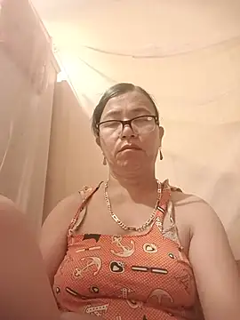 Chilly-wet live cam on StripChat