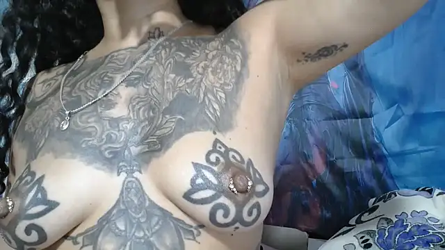 CataleyaRosee live cam on StripChat
