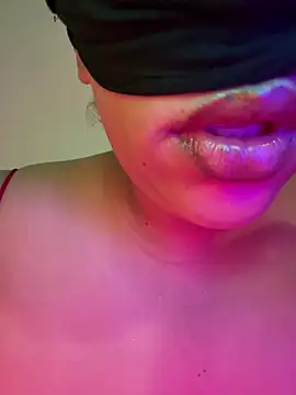 Zineb-bitch live cam on StripChat