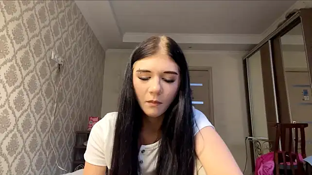 CharaGornto live cam on StripChat
