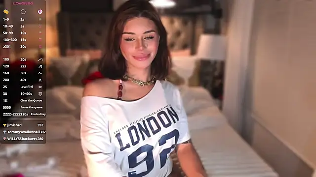 ParisianDoll webcam