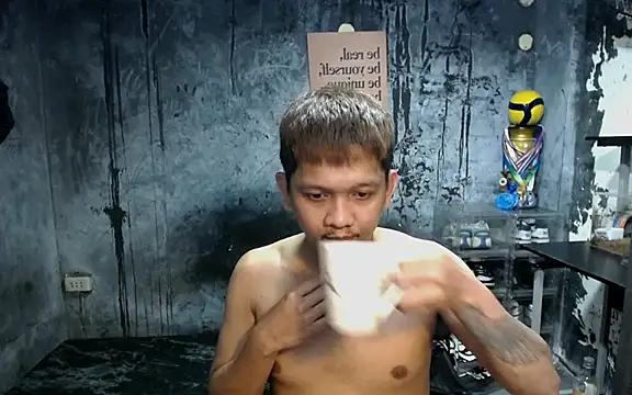 asianboi1111 (Ask my age) - cum in my face