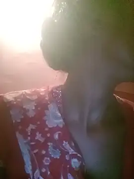 Rinee_suwanee live cam preview