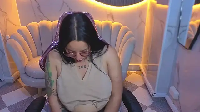 Sara13_b live cam preview