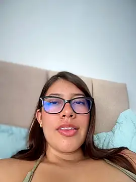 Saracalderon's most recent online snapshot