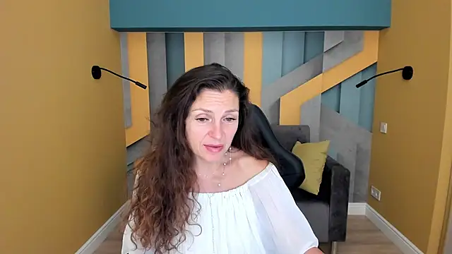 EllaLong webcam