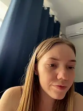 MilaMoone webcam
