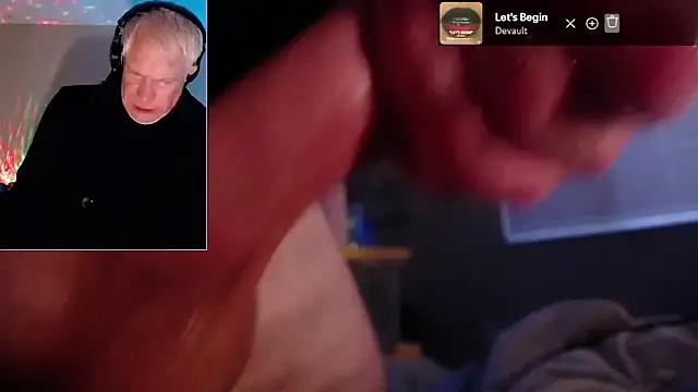 Snarfle82 live cam on StripChat