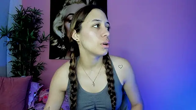 TANIA_06 live cam on StripChat