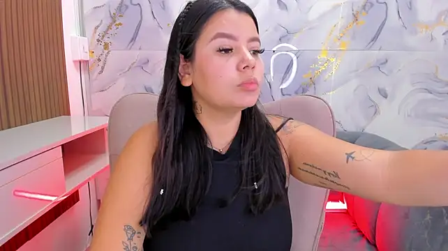 AlondraEvans live cam on StripChat