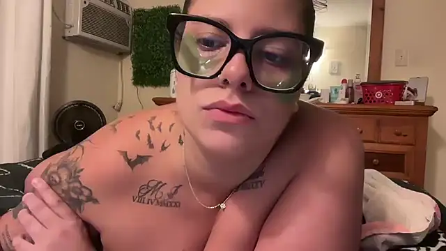 lolagirl7 live cam on StripChat