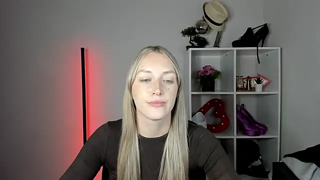 EvelynBlond webcam
