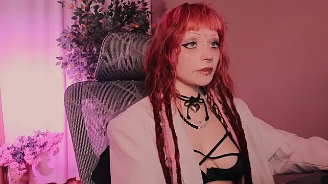 EffieRay live cam on StripChat