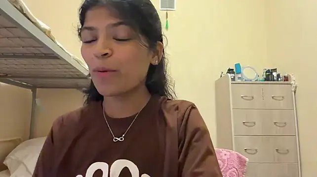 NgaMuszar live cam on StripChat