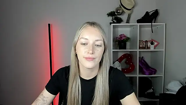 EvelynBlond webcam