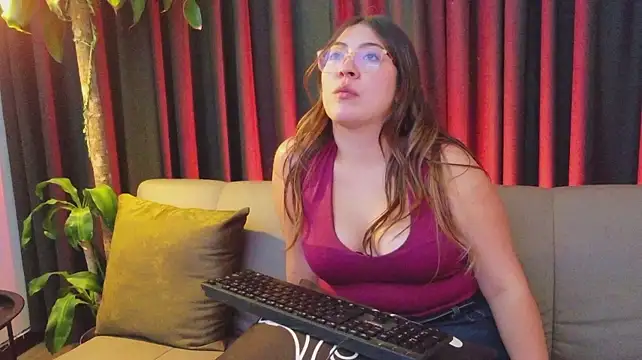 Mila_white1 webcam