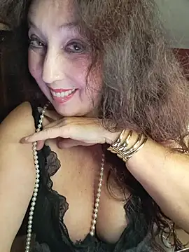 GypsyEsmeralda live cam on StripChat
