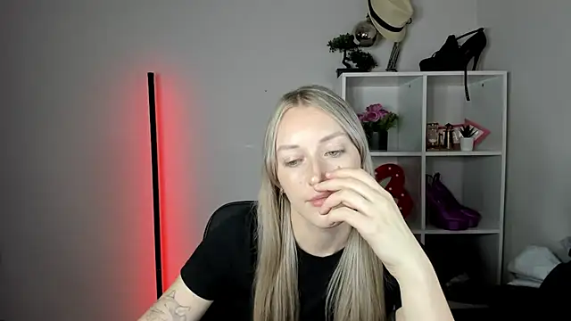 EvelynBlond webcam