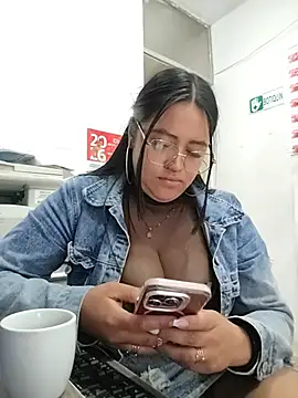 Outdoors-Mia_Khalifa webcam