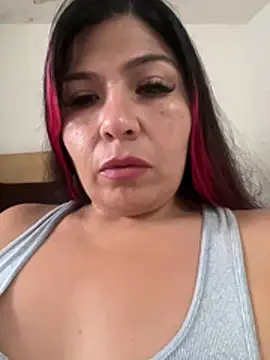 LatinaCalienteMilf webcam