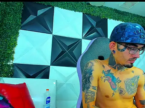 Boy_tatto77 live cam on StripChat