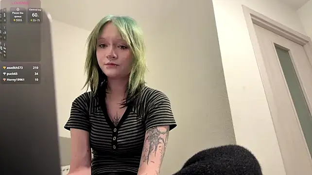 CrystalXross live cam on StripChat