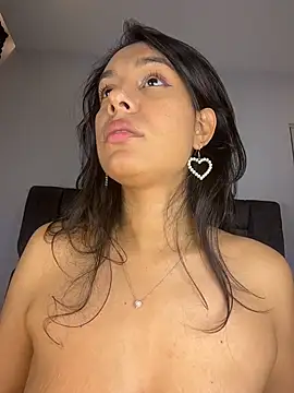 PilarJones_ webcam
