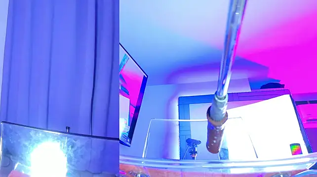 NathaxaLeans webcam