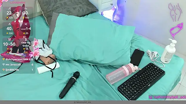 Nahomyrain live cam on StripChat