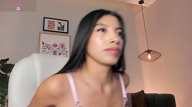 Tiffany_Low webcam