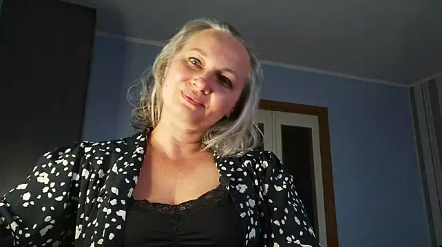 EdithManning live cam on StripChat