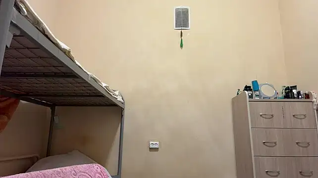 ngamuszar (F young) - Spin Around, Show My Outfit