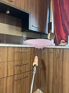 Hotmomcheckk_ webcam