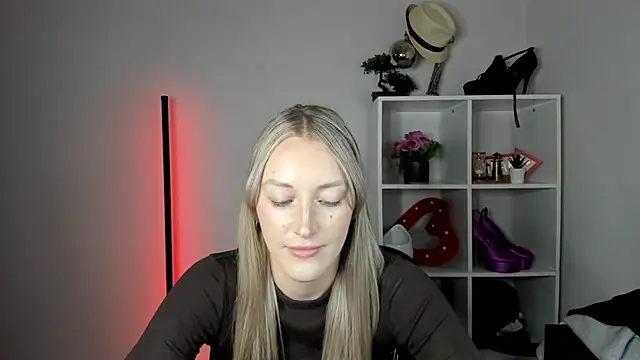 EvelynBlond live cam preview