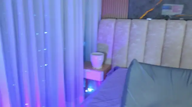 mia_scot webcam