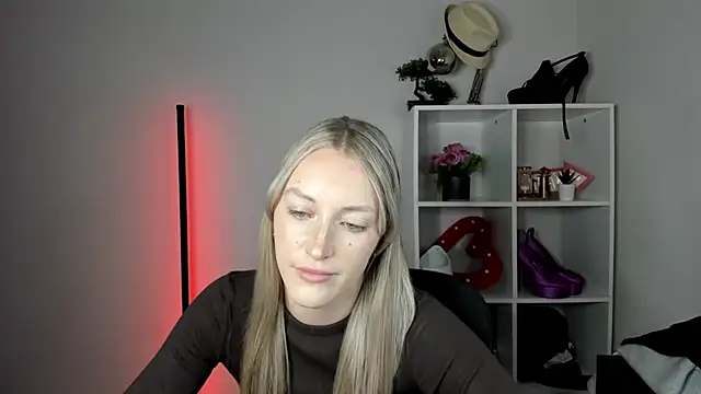 EvelynBlond webcam