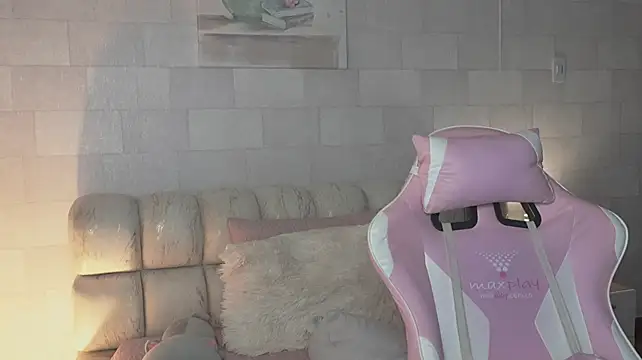 Alanna-Rosse live cam on StripChat