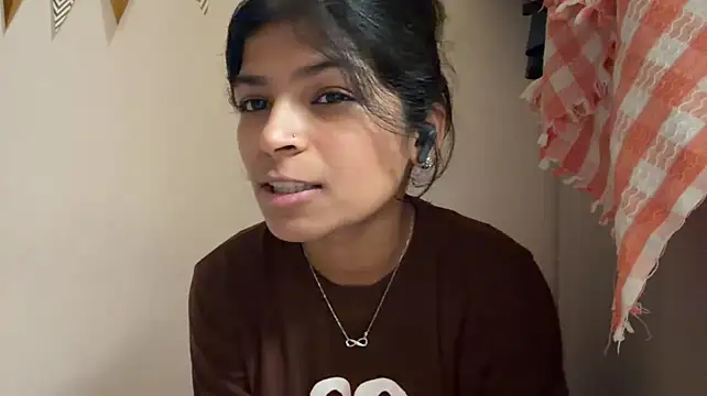 ngamuszar (F young) - Show my cute soles
