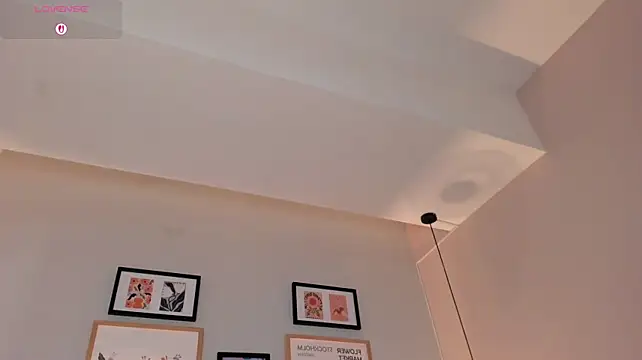 Tiffany_Low webcam