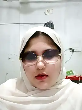 Nusrat-N live cam on StripChat