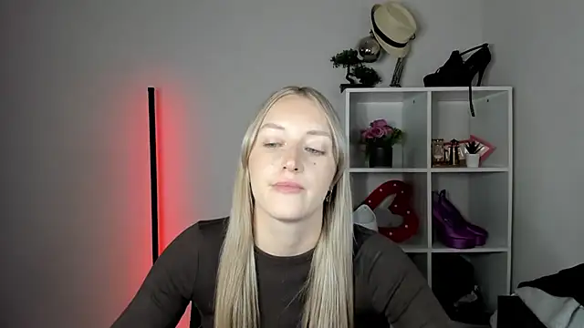 EvelynBlond webcam